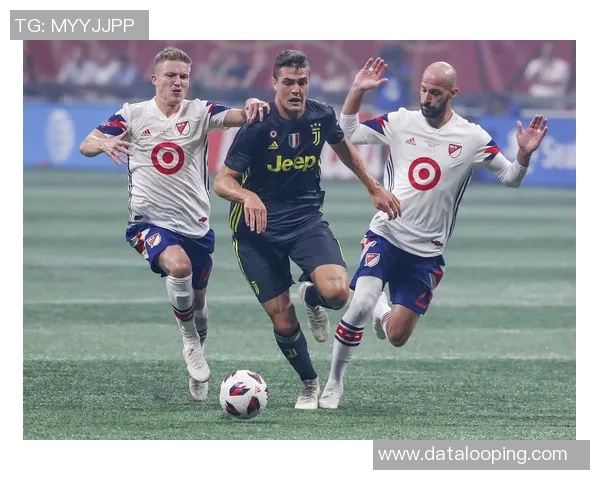 足球明星化身老头乐队演绎经典音乐引发全场热潮